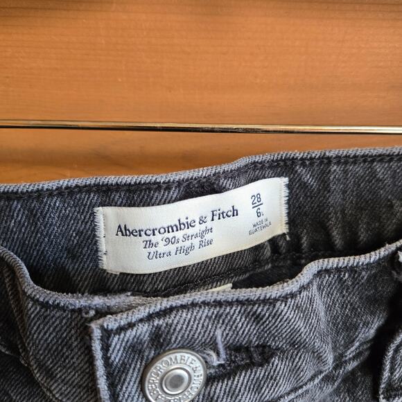 Abercrombie & Fitch Ultra High Rise 90's Straight Split Hem Washed Black 28L 6L - Picture 5 of 6